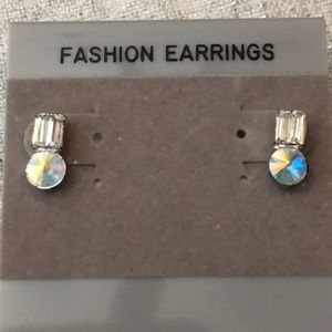Beautiful small sparkly earrings.